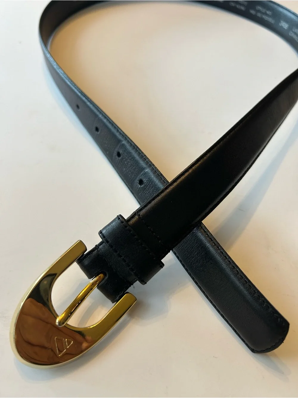 Vintage Liz Claiborne black leather belt w/gold-toned buckle/embossed logo